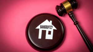 Gavel and house symbol representing why do most Chapter 13 bankruptcies fail and property protection during debt repayment